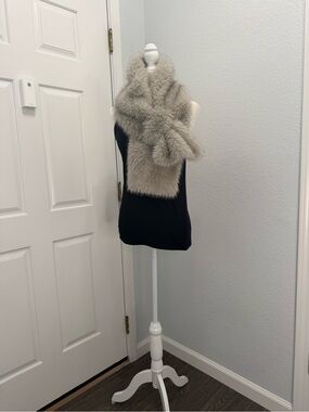Banana Republic Faux Fur Scarf *flaw